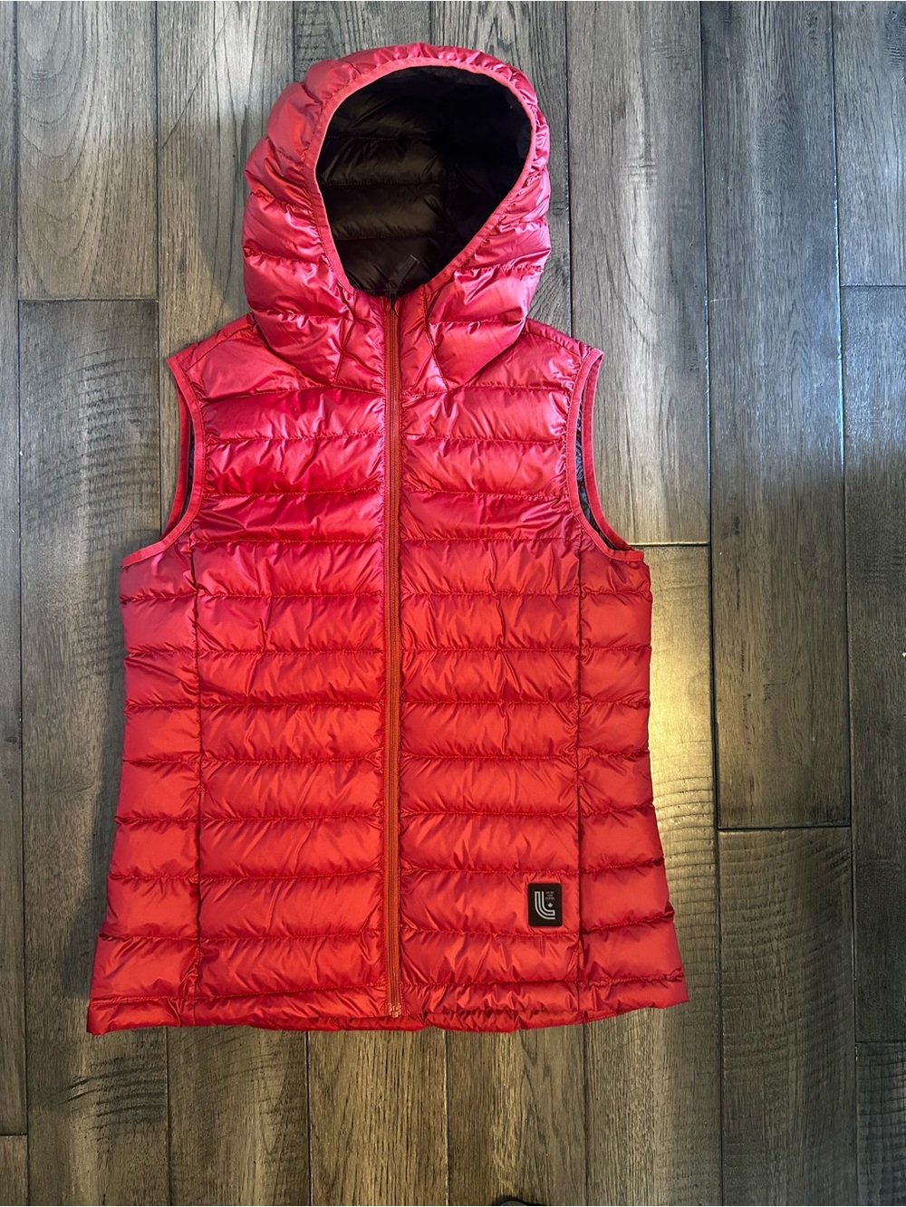 Lolë Women’s cranberry Red Hooded Puffer Down Vest – Medium – Never Worn